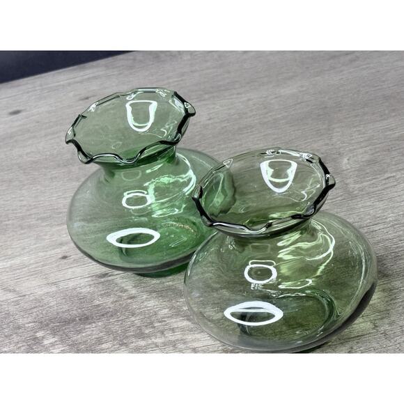 Pair Anchor Hocking Emerald Green Glass Ruffled Edge Vase 2135B - Picture 3 of 5